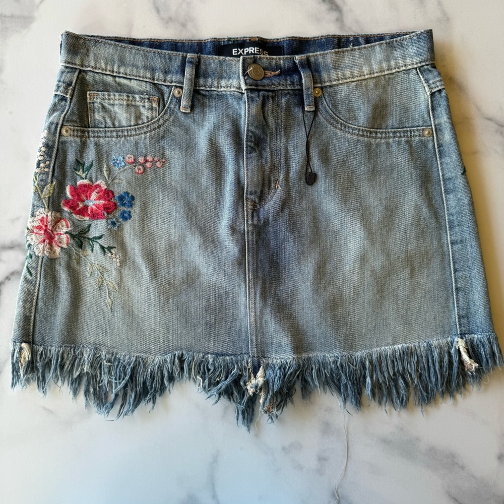 NWOT Express Embroidered Mini Skirt